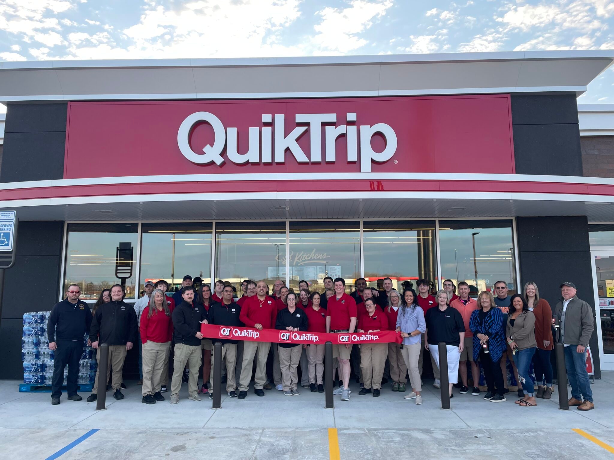 Hello, Hoosier State! QuikTrip opens first Indiana location QuikTrip